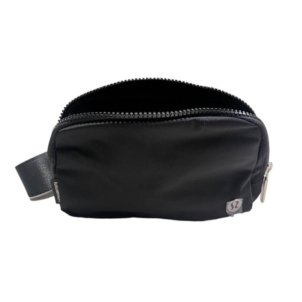 NWT Lululemon Everywhere waist bag & Fanny Pack Extended Strap Black - Picture 5 of 12